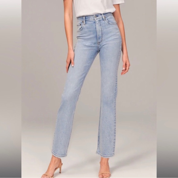 Abercrombie & Fitch Denim - Abercrombie Curve love ankle straight 25R (0). EUC